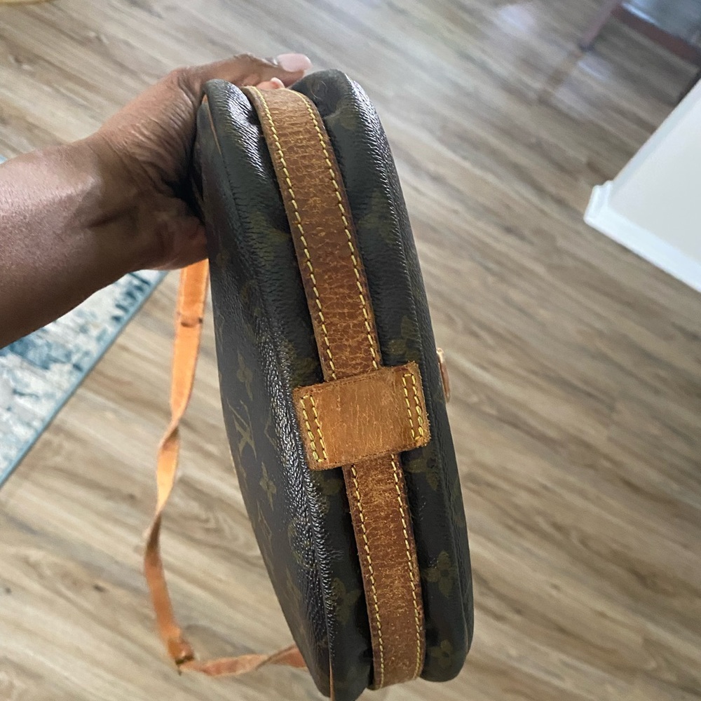SOLD - Authentic Vintage Louis Vuitton Crossbody